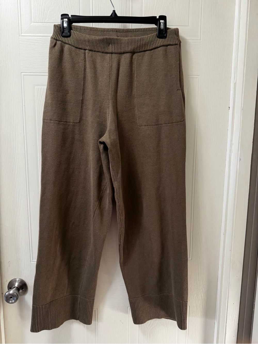 Men's Relaxed Knit Joggers in Brown